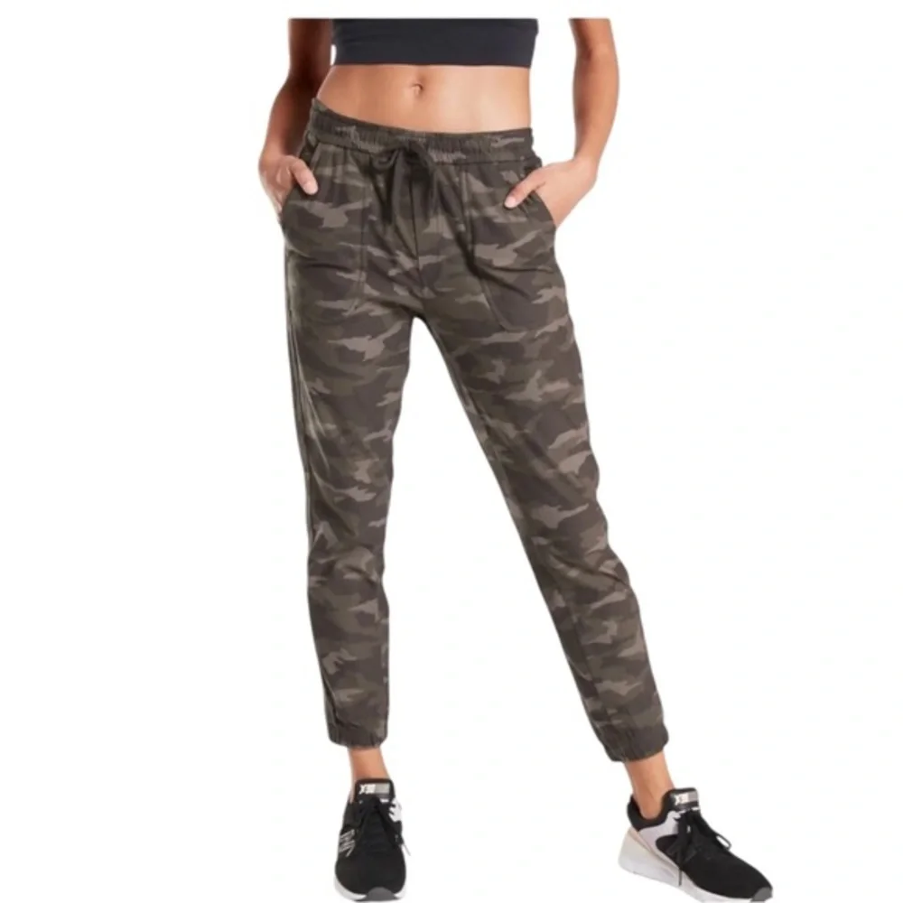 4/$20 Athleta Camo Farallon Jogger Pants Green Camo Drawstring Stretch Women’s 2 - Picture 1 of 7